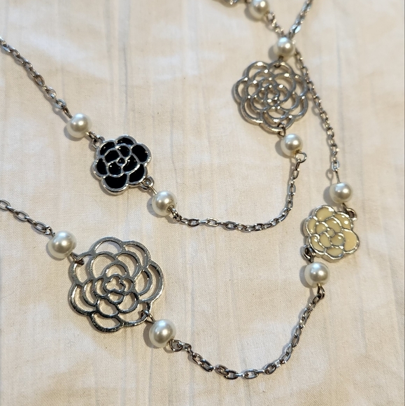 Long elegant fashion necklace - Picture 1 of 6